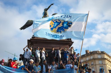 buenos aires, Arjantin - 13 Temmuz 2014: futbol taraftarları Viyadükler üzerinde