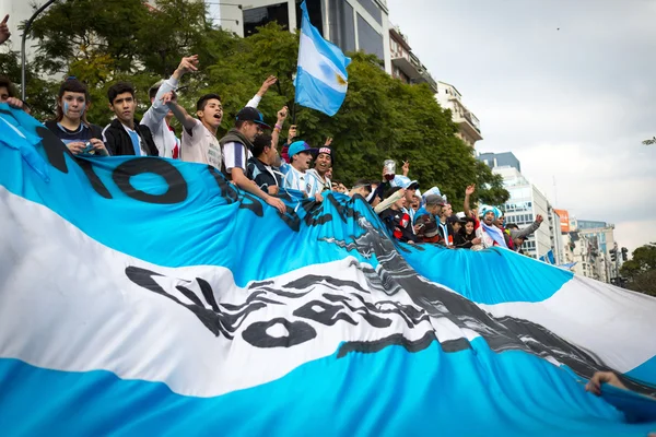 ブエノスアイレス, アルゼンチン - 2014 年 7 月 13 日： 市電のサッカー ・ ファン — ストック写真