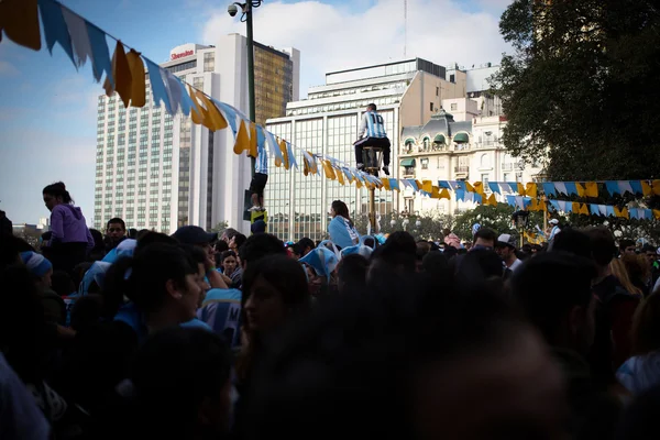 부에노스 아이레스, 아르헨티나-2014 년 7 월 13 일:는 스트림에 축구 팬 들 — 스톡 사진