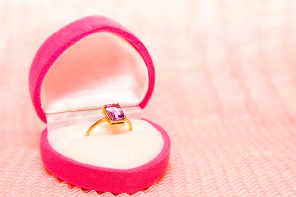 상자에 약혼 반지 — 스톡 사진