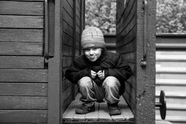 Бездомный ребёнок — стоковое фото