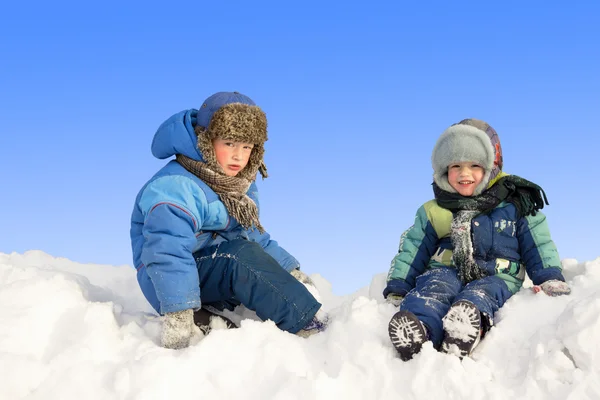 Niños en invierno — Foto de Stock