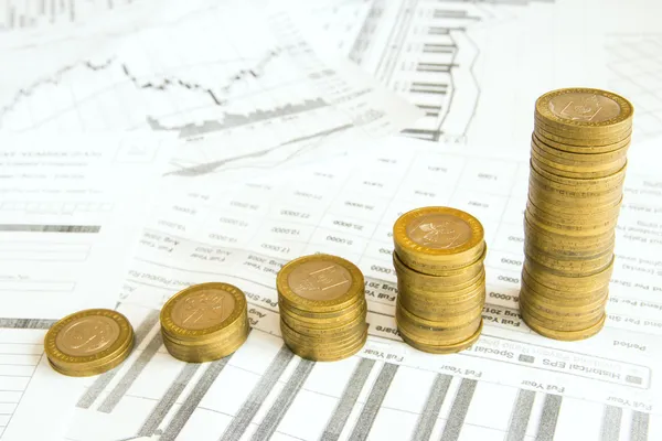 Stacks of coins, graph, diagram — Stock Photo, Image