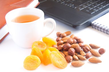 ofiste sağlıklı snack.