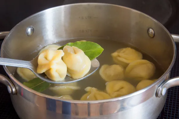 Preparation of dumplings (pelmeni) — Stock Photo, Image