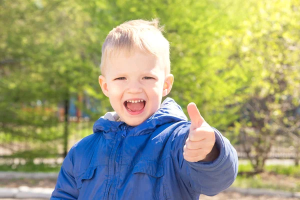 Niño pulgar hacia arriba —  Fotos de Stock