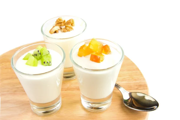 Yogurt fresco con frutta — Foto Stock