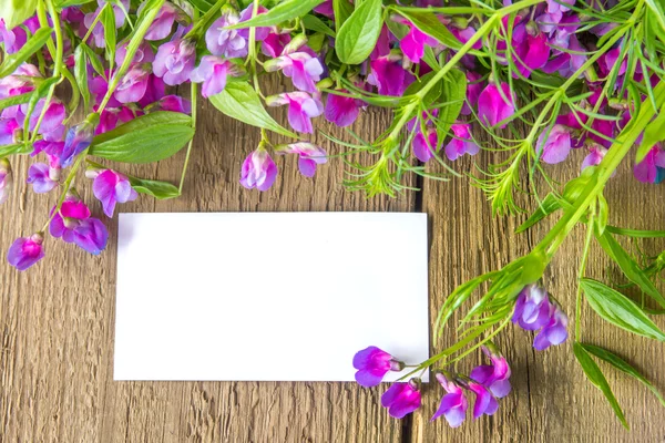 花と空のカード — ストック写真