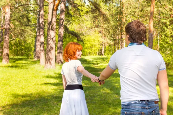 Happy couple in summer park — Stock Photo, Image