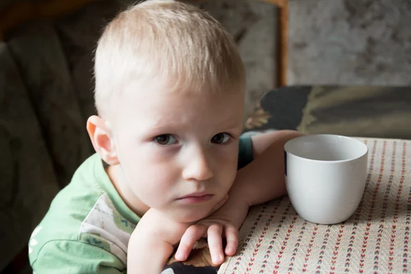 Triste bambino stanco — Foto Stock