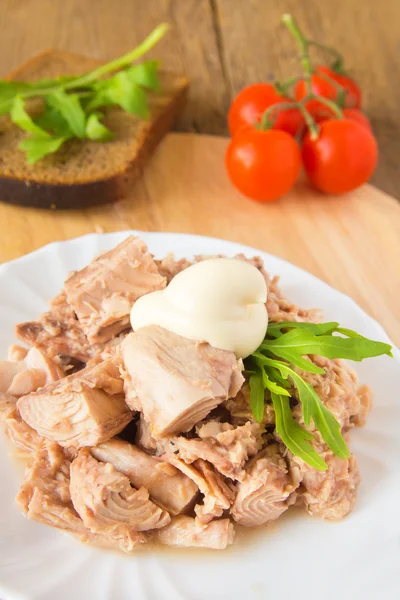 Tuna with argula and mayo — Stock Photo, Image