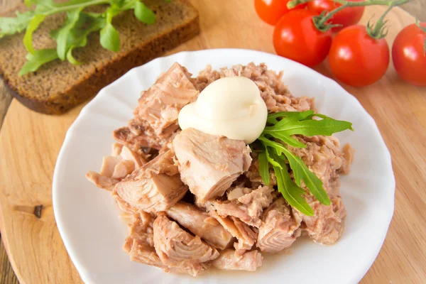 Tuna with argula and mayo — Stock Photo, Image