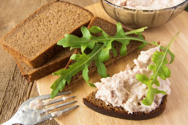 Sanduíche de atum — Fotografia de Stock