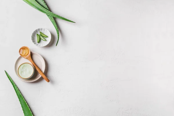 Aloe Vera Planta Gel Sobre Branco Vista Superior Espaço Cópia — Fotografia de Stock