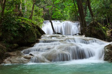 waterval in erawan Nationaalpark, niveau 1, kanchanaburi