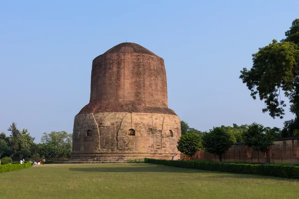 Dhamekh Stupa em Sarnath, Varanasi, Índia . — Fotografia de Stock