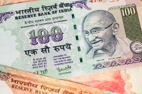 Банкноты на индийские рупии крупным планом — стоковое фото