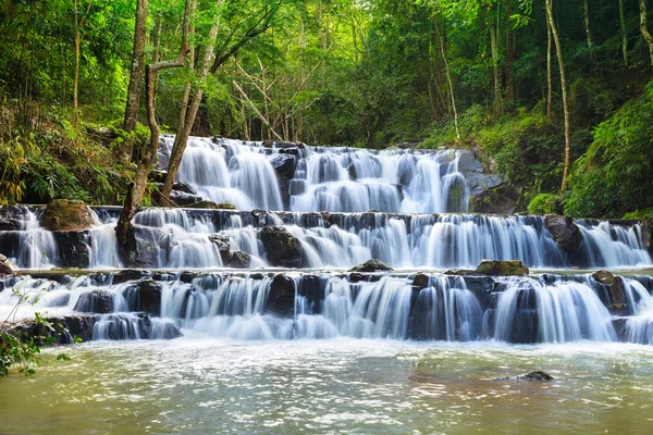 Namtok samlan 国立公園、サラブリー県、タイの滝 — ストック写真