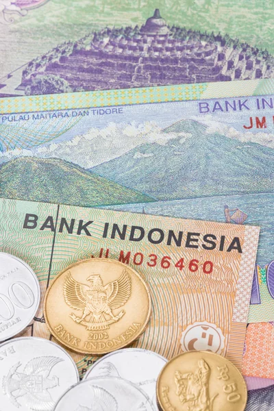 Indonesisches Geld Rupiah Banknote und Münzen aus nächster Nähe — Stockfoto