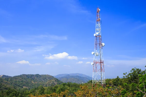 Communications tower on mountain with blue sky — Stock Photo, Image