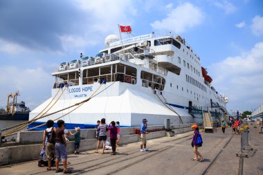 Bangkok - 3 Mart 2013: logoları umuyoruz düştü ziyaret bangkok