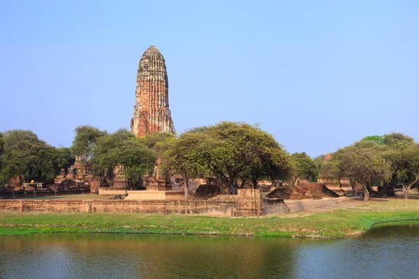 Eine uralte Stupa im Wat Phra ram Tempel, Ayutthaya, Thailand — Stockfoto