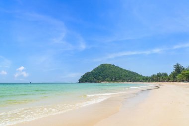Thung Wua Laen Plajı güneşli bir günde, ünlü turistik bölge ve tatil yeri, Chumphon, Tayland
