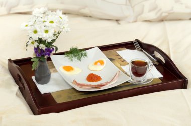 yatakta kahvaltı - smile