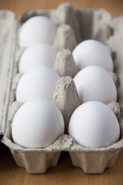 Beyaz yumurta kutusu