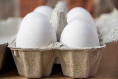 Beyaz yumurta kutusu