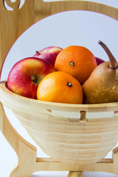 Frutas em uma cesta — Fotografia de Stock