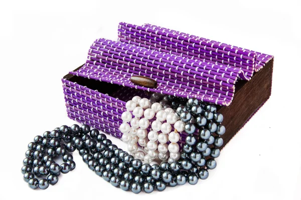 Violet casket with pearls — Stock Photo, Image