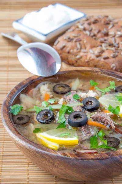 Soupe de viande au citron et aux olives — Photo