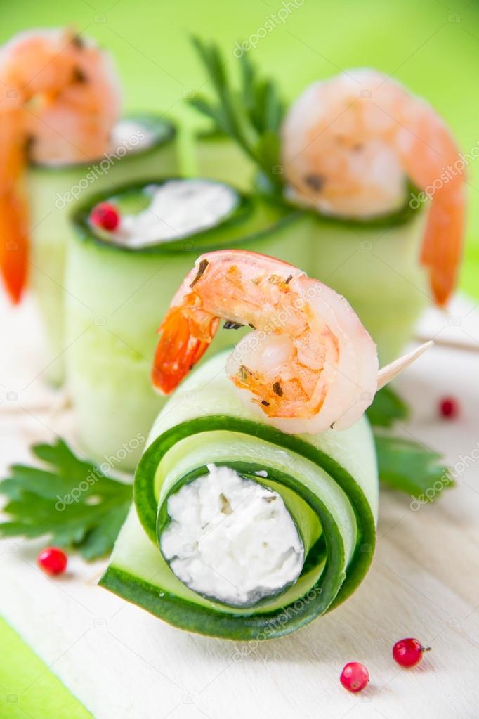 Cucumber rolls with cream cheese