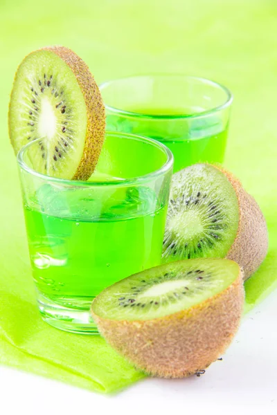 Εστραγκόν πράσινο ποτό με ακτινίδιο — Φωτογραφία Αρχείου