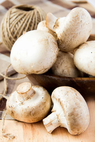 Champiñones en la mesa — Foto de Stock