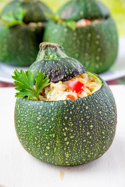 둥근 애호박 박제 쌀과 야채 — 스톡 사진