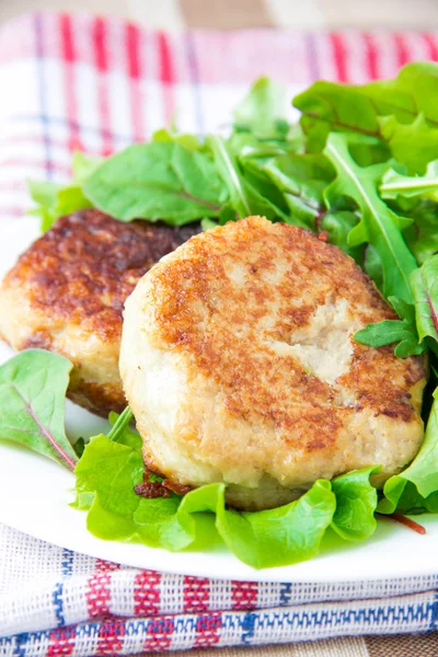 Chicken cutlets with salad greens — Stock Photo, Image