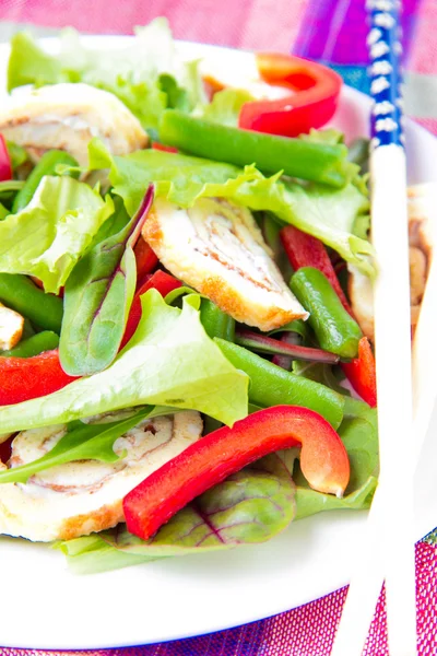 Asian salad with green beans, red peppers and roll of the omelet — Stock Photo, Image