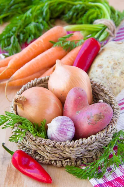 Potatoes, onions, carrots in the basket - new harvest — Stock Photo, Image