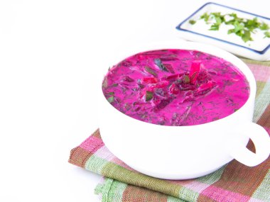 geleneksel soğuk Litvanyalı yazlık çorba pancar, yapılan salatalık