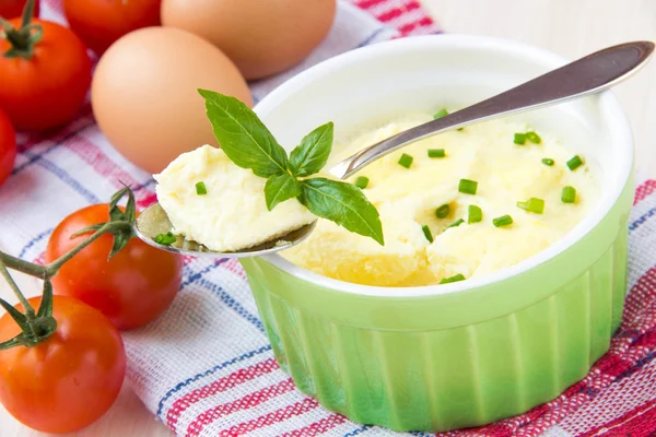 Delicate and airy steam omelet in a cup with green onions and ba — Stock Photo, Image