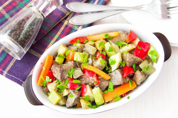 Braised meat stew with beef and vegetables in pot — Stock Photo, Image