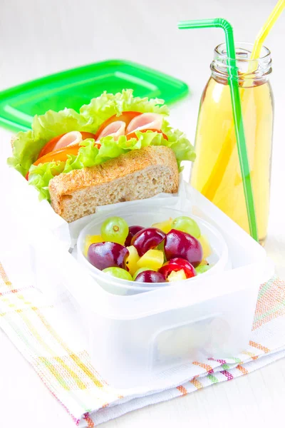 Bento almoço para o seu filho na escola, caixa com uma sandwic saudável — Fotografia de Stock