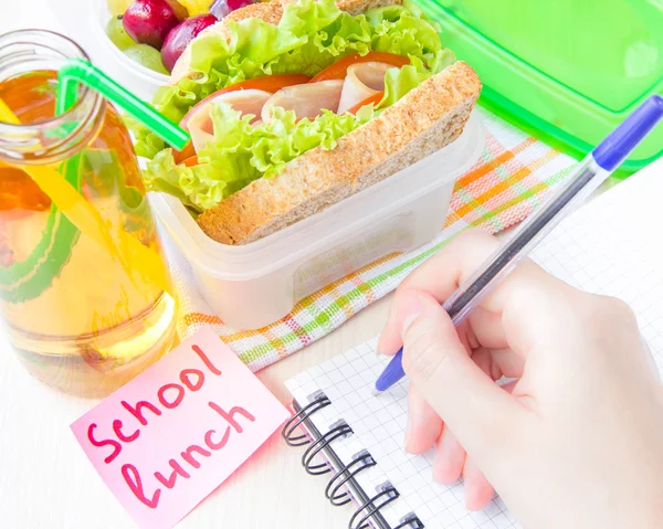 Almuerzo Bento para su hijo en la escuela, caja con un sandwic saludable —  Fotos de Stock
