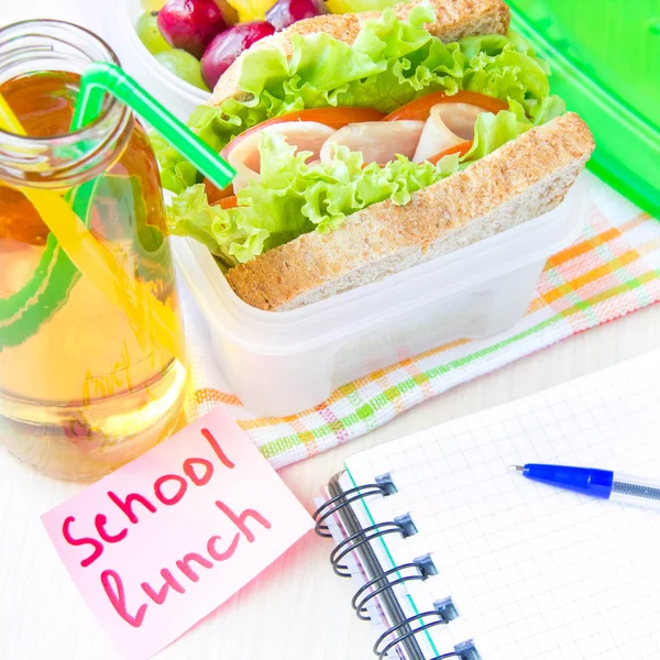 Almuerzo Bento para su hijo en la escuela, caja con un sandwic saludable —  Fotos de Stock