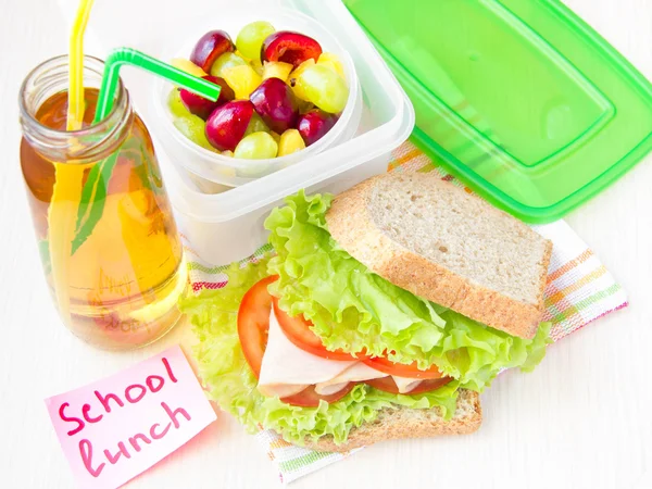 Almuerzo Bento para su hijo en la escuela, caja con un sandwic saludable —  Fotos de Stock