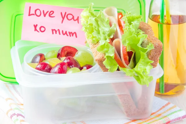 Pranzo bento per il vostro bambino a scuola, scatola con un sandwic sano — Foto Stock