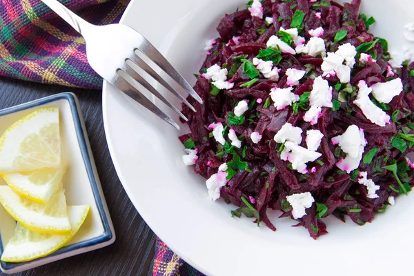 Delicious healthy beetroot salad with feta cheese and parsley — Stock Photo, Image