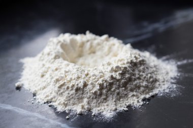 un ile hamur, İtalyan makarna veya pi yemek pişirmek için boşluğu yığını